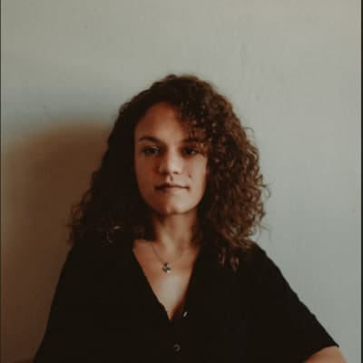 Profesor Micaela Olivo