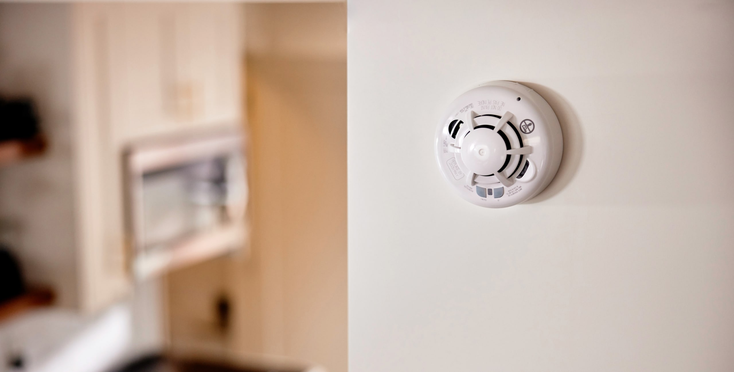 Vivint smoke co2 detector on wall