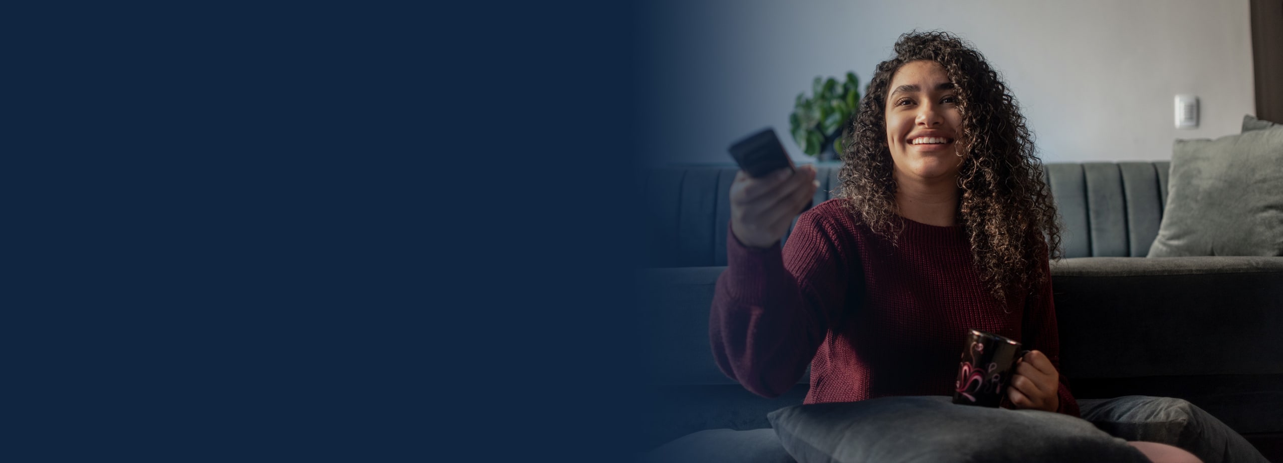 Mujer viendo la televisión