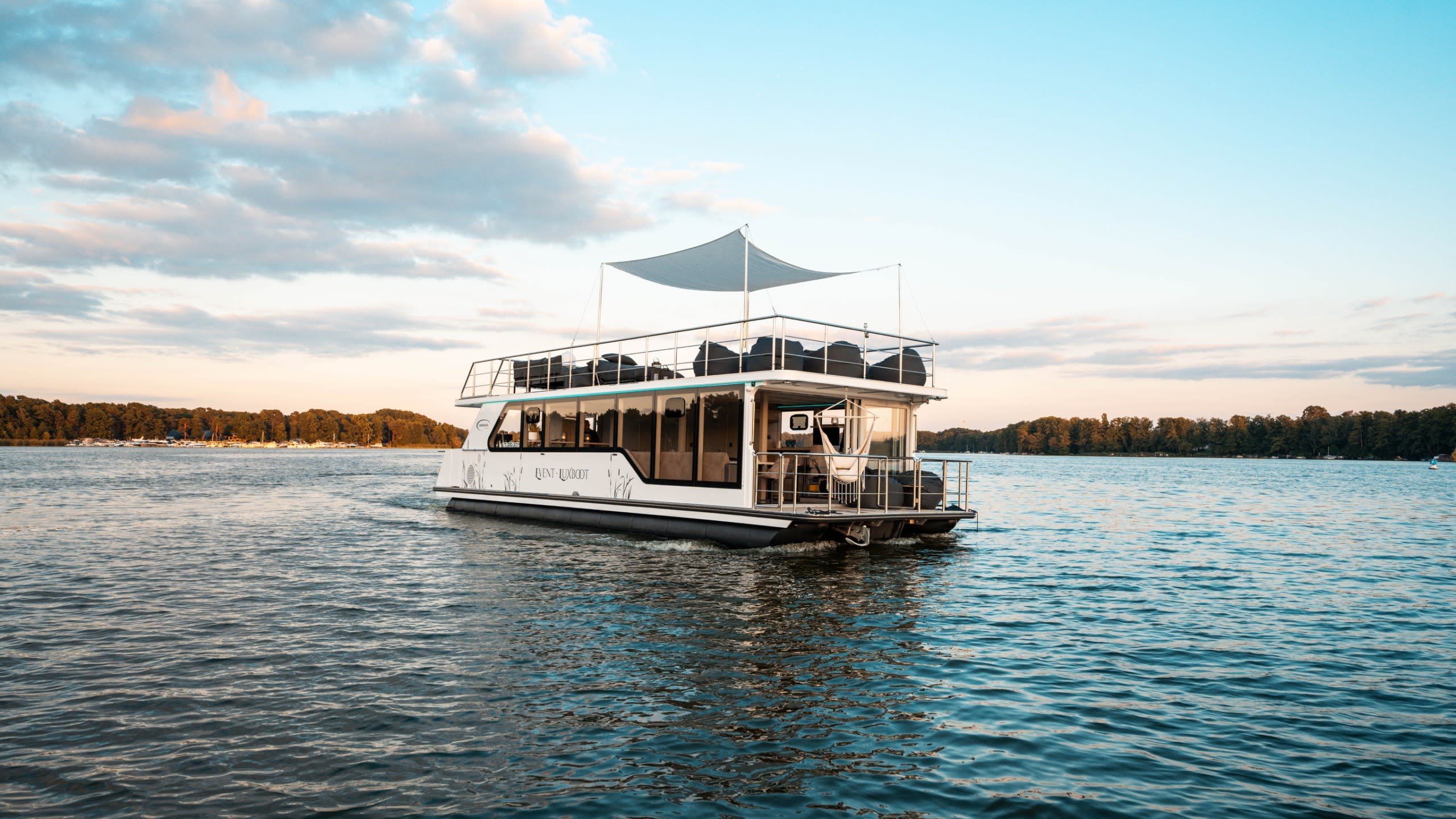 Berlin Houseboat Party – 5-hour private event boat experience