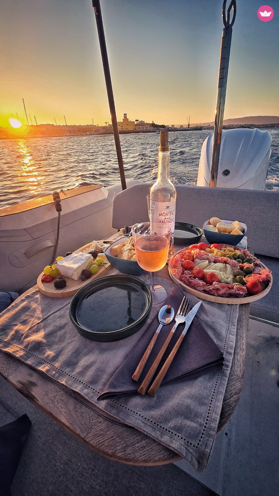 Croisière côtière de 4 heures au coucher du soleil avec vin Click Boat