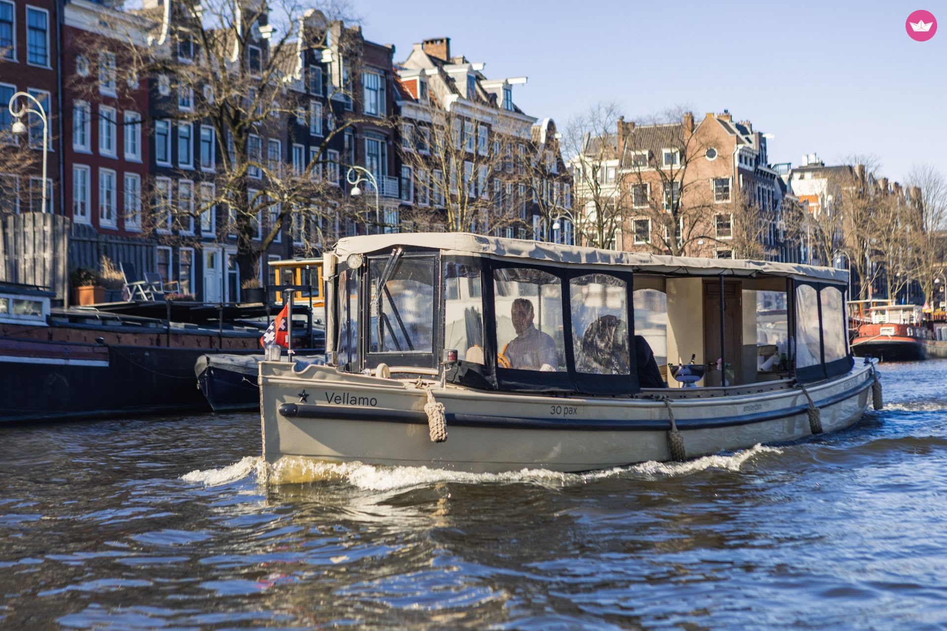 Corto, elegante y pintoresco: recorrido privado en barco eléctrico de 1 hora