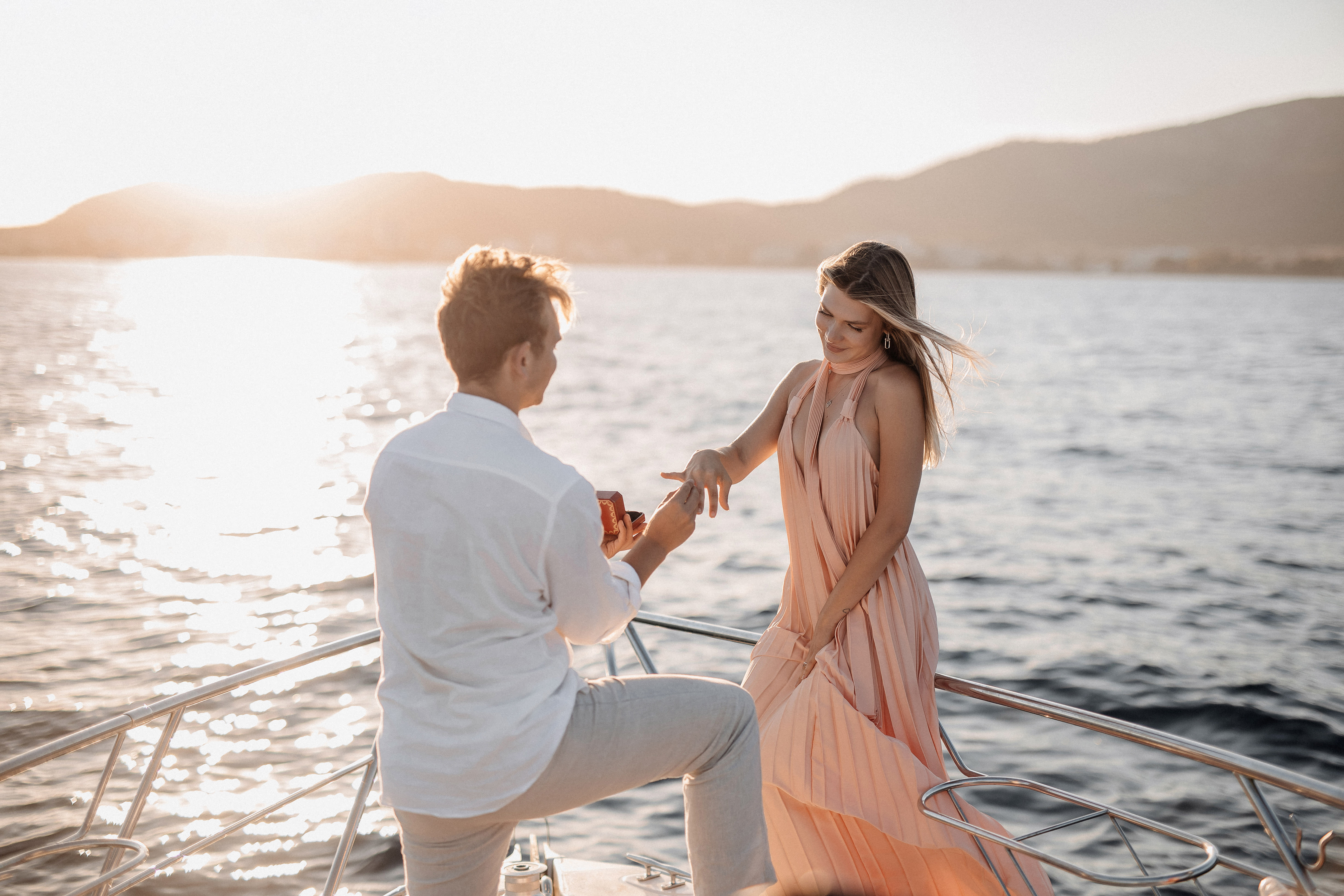 Demande en mariage romantique en yacht – Fleurs et champagne inclus
