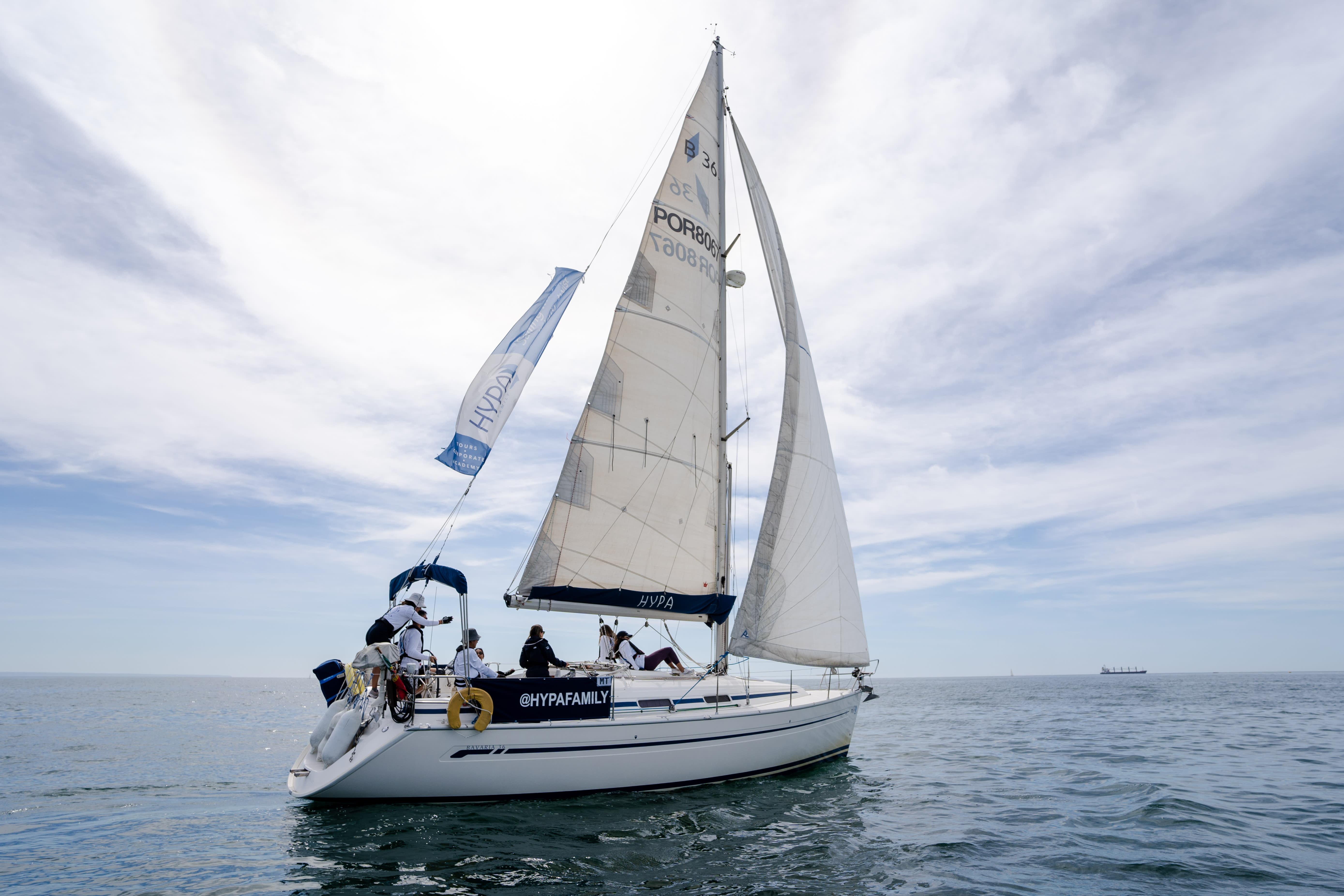 2-Hour Sailing Pleasure Tour in Lisbon