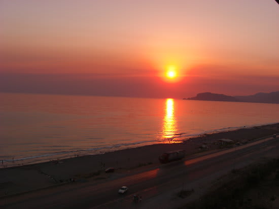 Antalya: Paseo en yate al atardecer con paradas para nadar y comida