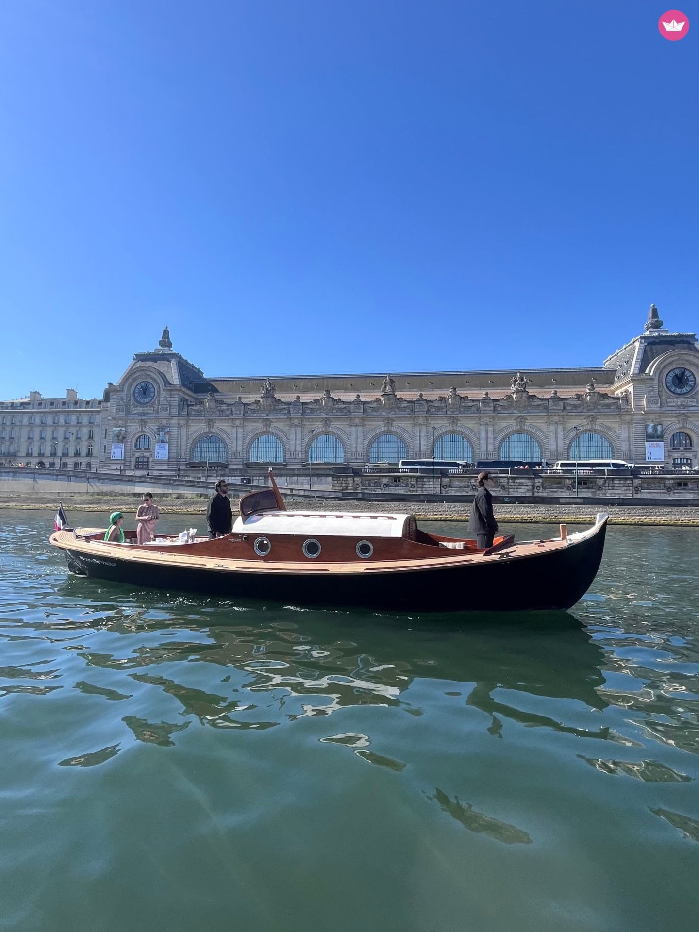 Sunset d’Exception : Croisière Privée et Champagne sur la Seine