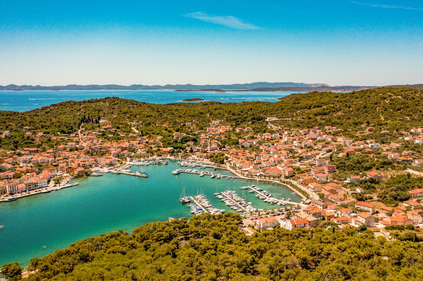 4 h Explora las bahías y pueblos de Ugljan