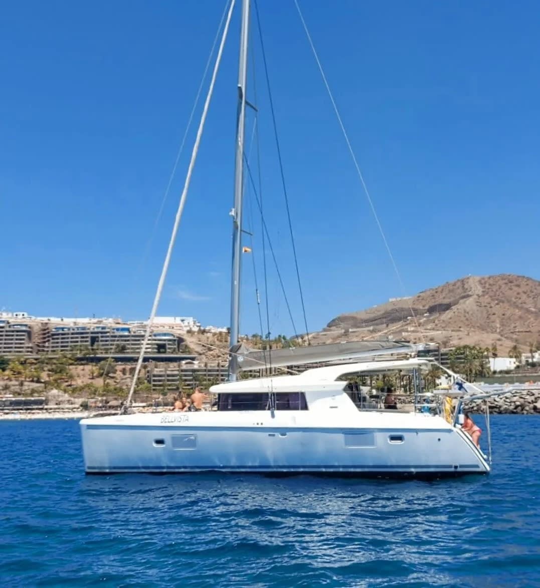 Island Vibes: 4 Hours of Sea, Sun & Flavors