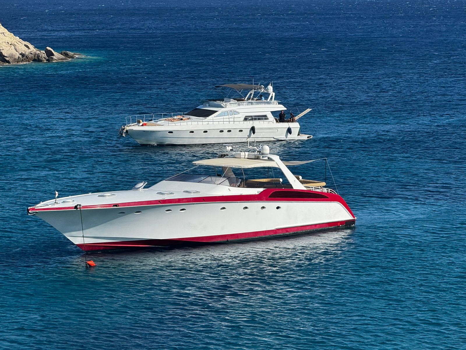 Antiparos, Panteronisi & Despotiko | Private ganztägige Yachtkreuzfahrt