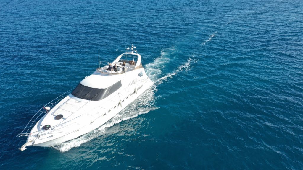 Crucero de 4 horas desde Paphos hasta la Bahía de Coral y las cuevas