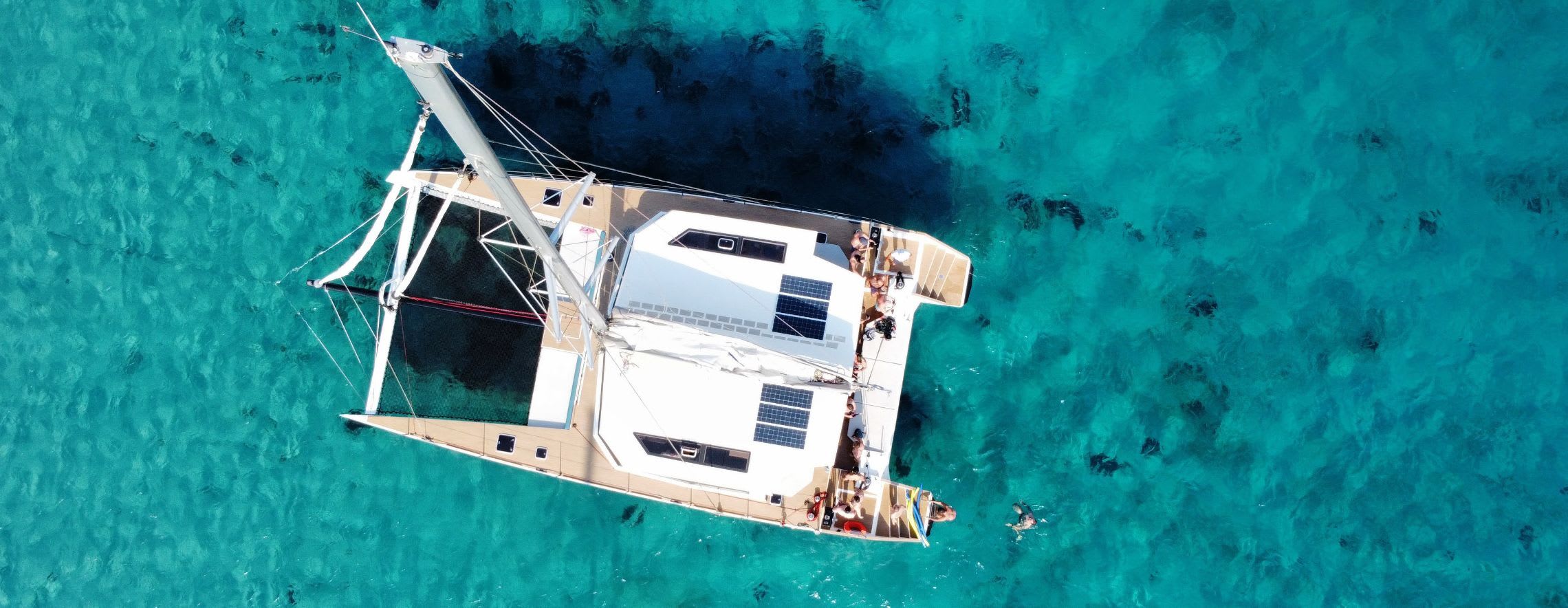 Secretos de navegación: Escapada de 5 horas en catamarán a las costas ocultas de Grecia