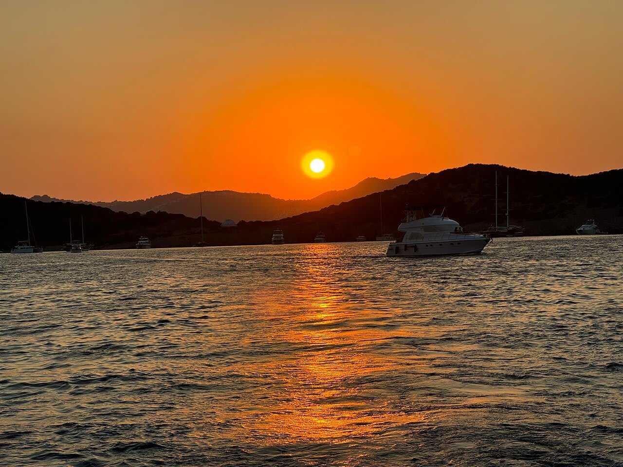 Romantic Sunset Experience – Evening Cruise with Dinner - Click&Boat