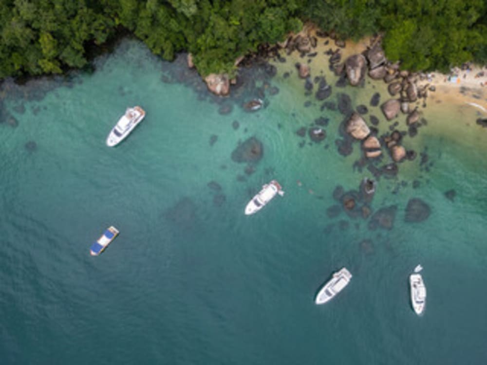 Fuga Tropical: Passeio pela Ilha Grande com Praias Paradisíacas e Águas Claras
