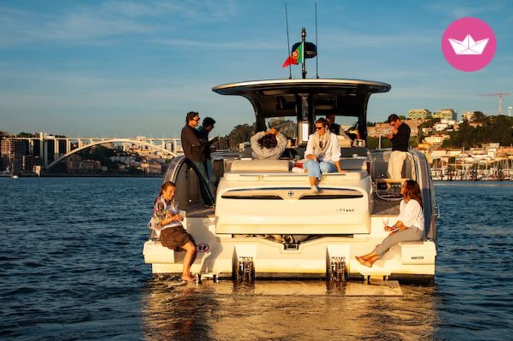 Begeben Sie sich auf eine 2-stündige Sonnenuntergangskreuzfahrt durch die Douro-Mündung