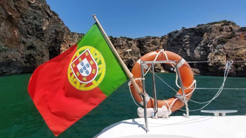 Paseo en catamarán al atardecer en el sur de Portugal