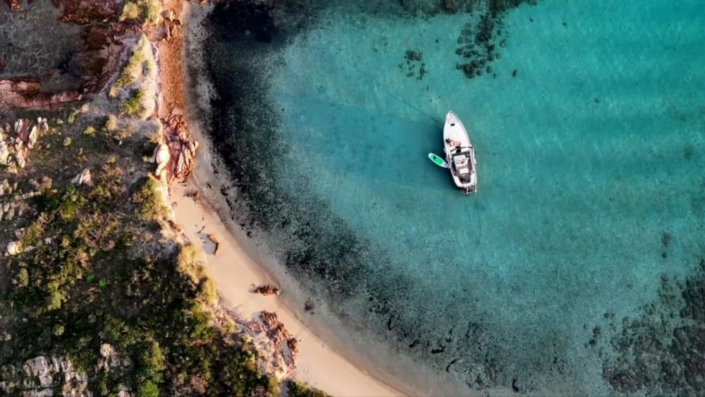 Tour esclusivo nell'area marina di Tavolara e Molara con aperitivo e snorkeling