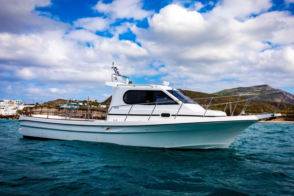 Οia Motor Boat-Caldera Private 4 hours Daytime or Sunset Cruise & Volcano Hike & Thirasia Island in Santorini