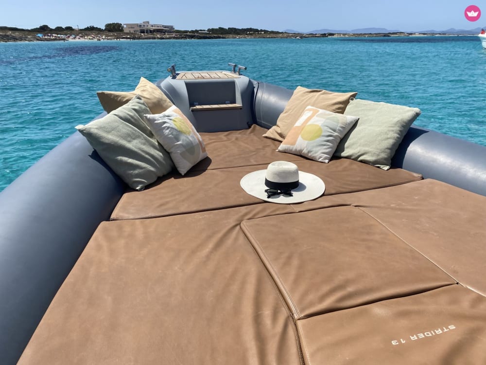 Navega por las islas paradisíacas de Ibiza y Formentera