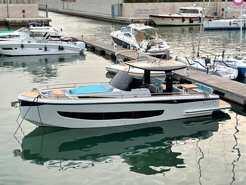 Más allá de la costa: un crucero costero privado a Sitges y Blanes