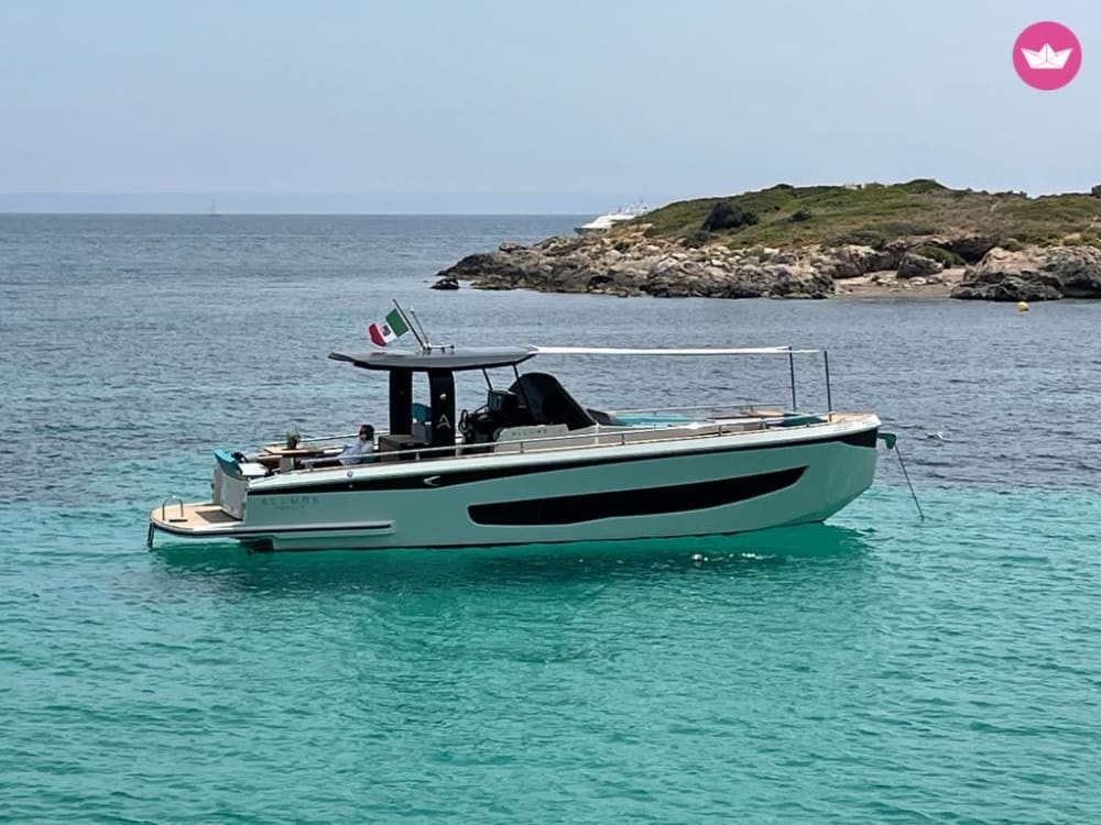 Deriva Costera: Día en Barco Privado a Sitges y Blanes