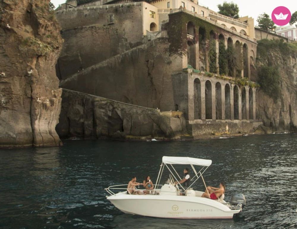 Capri Escape: un tour in barca da sogno di 6 ore da Positano