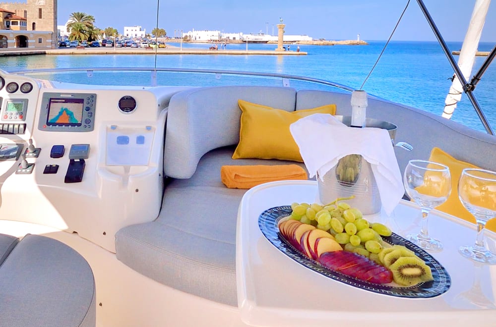 Half-Day Cruise to Kallithea, Anthony Quinn & Traounou Caves