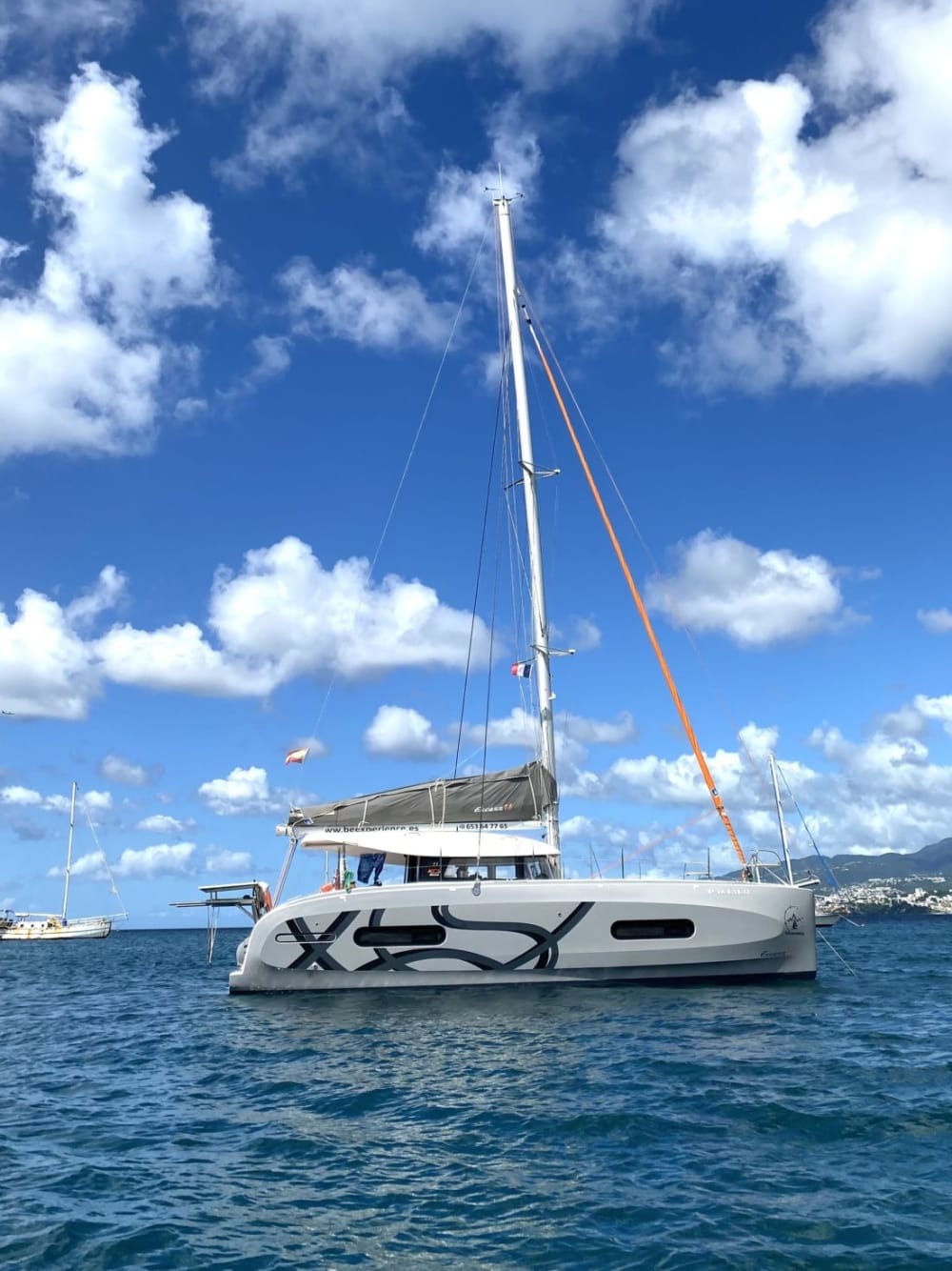 Luxus-Katamaran-Tour – Buchten, Grotten und Küstenblick