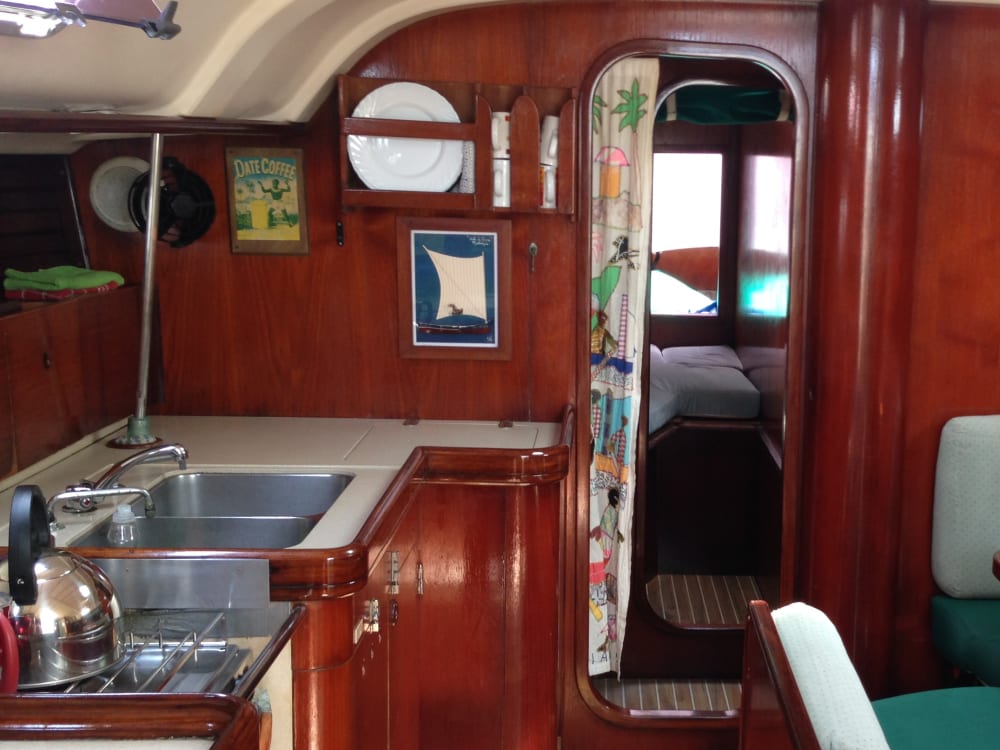 Sailing day trip with a local captain