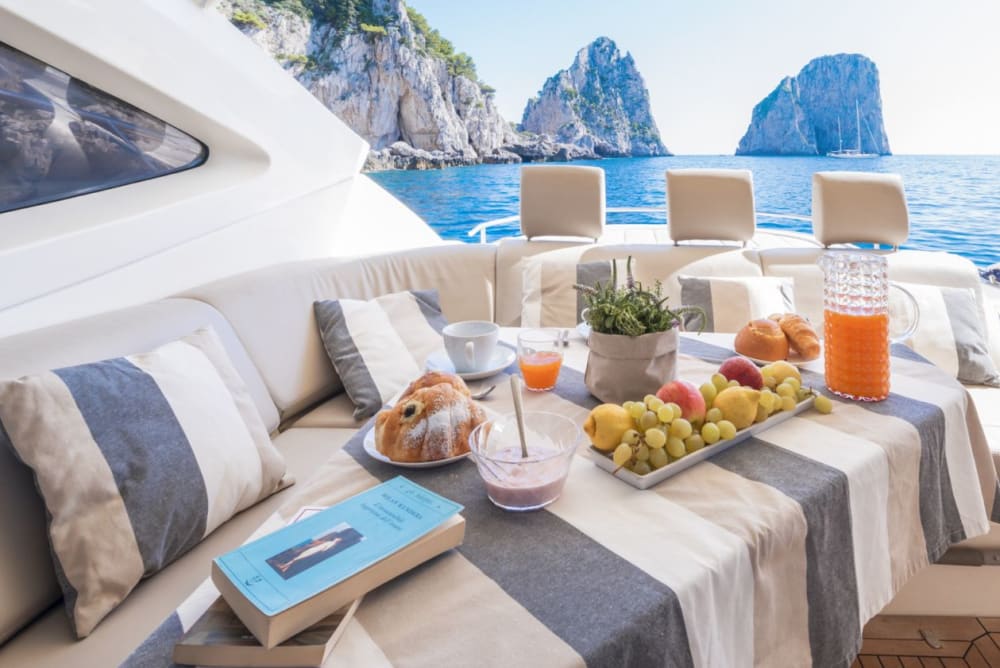 Segeln Sie nach Capri: Eine ganztägige Luxuskreuzfahrt ab Amalfi