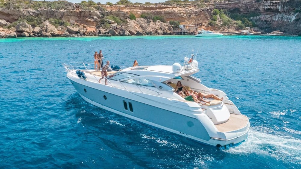 Cala Saona y más allá: Escapada de un día completo a Formentera