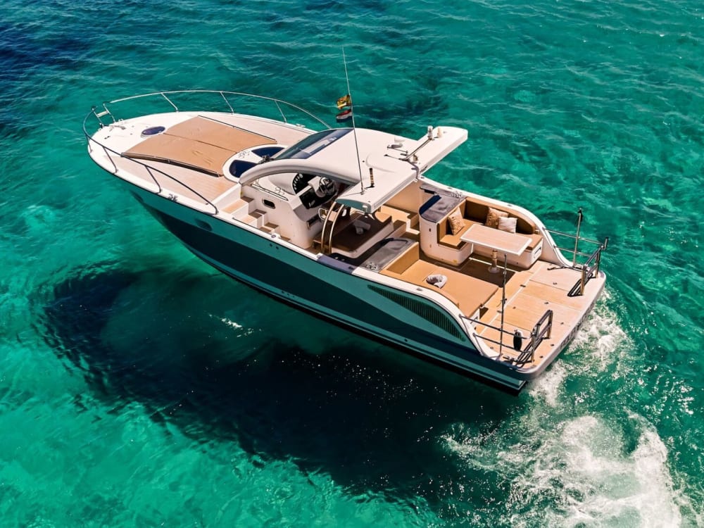 Delicias Mediterráneas: Crucero privado por Formentera con actividades acuáticas