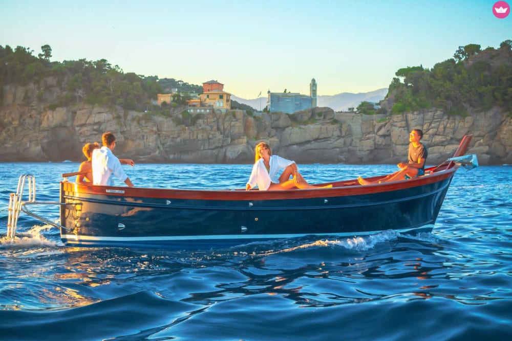 Eleganza senza tempo: crociera privata lungo la Riviera italiana a bordo di un classico Patrone 23