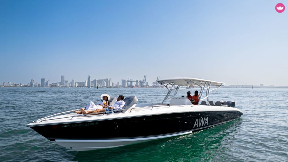 Full-Day Tour with Large Boat Rental in Cartagena de Indias