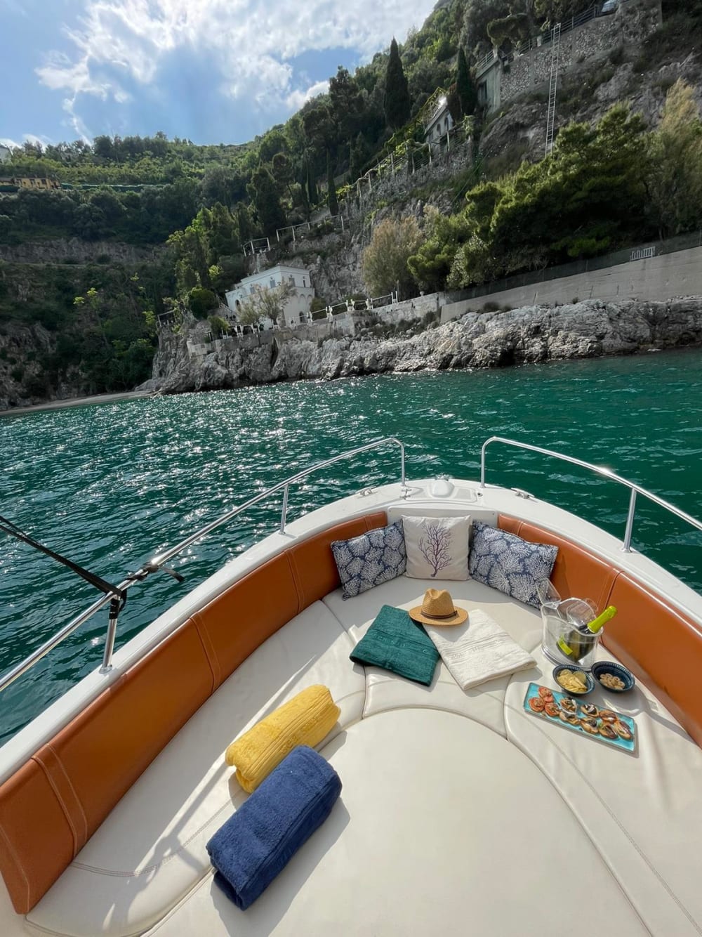 Capri e Nerano: la tua avventura in barca personalizzata