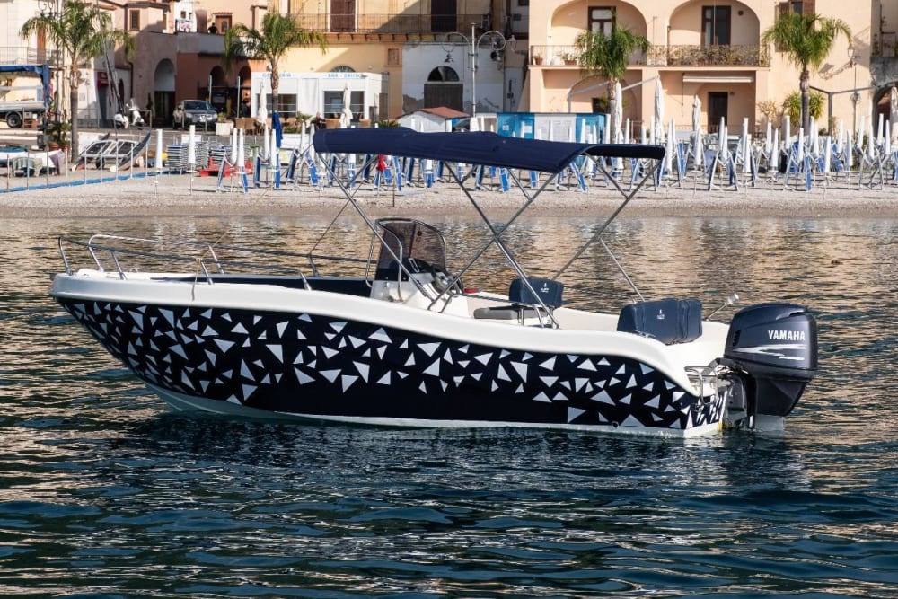 Amalfi y Positano por mar: tour privado en barco