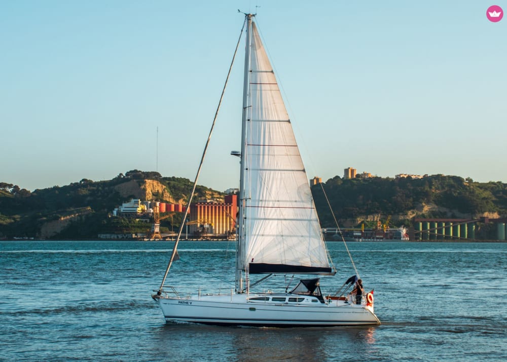 Ιδιωτική ιστιοπλοϊκή εκδρομή μισής ημέρας στις πιο όμορφες περιοχές της Λισαβόνας