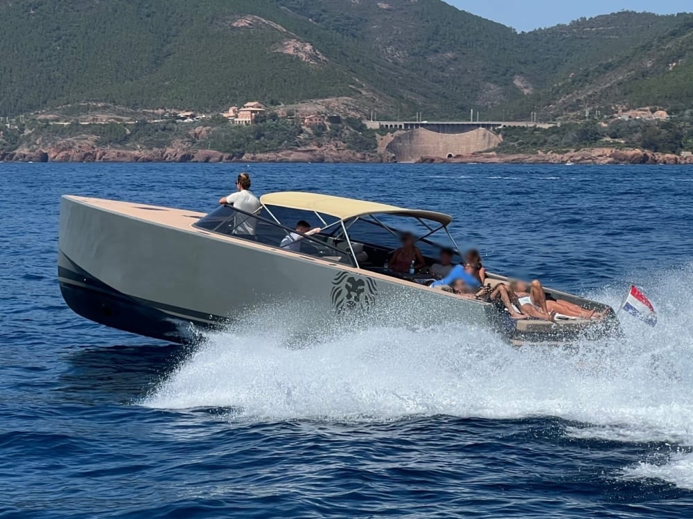 Escapada excepcional a Saint-Tropez: crucero VanDutch 40 con escala en Pampelonne