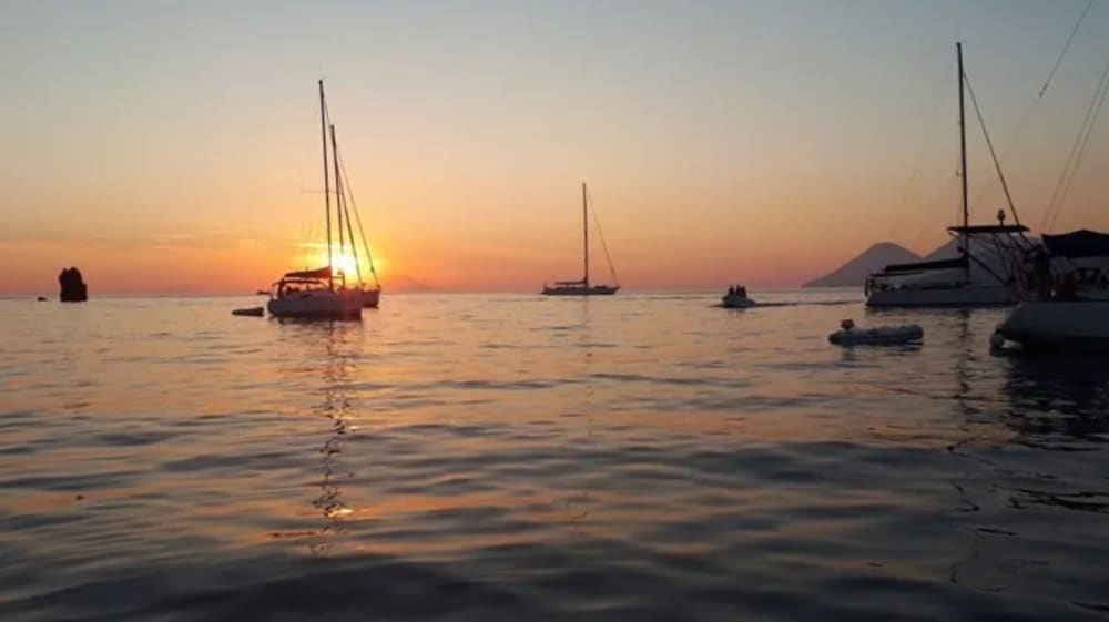 Tramonto a Taormina: una serata di luce, mare e serenità