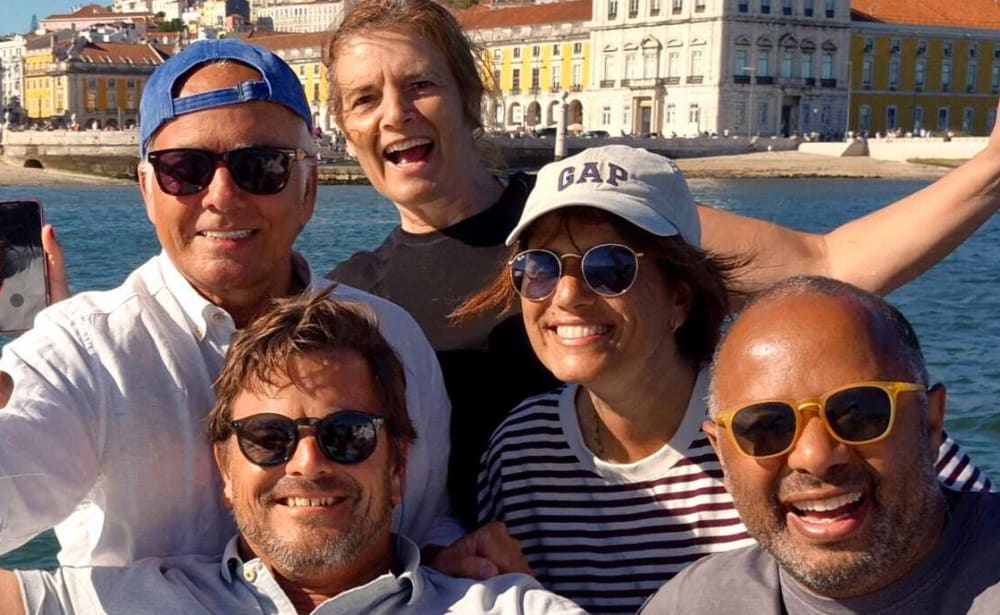 Lissabon: 3 Std. – Entdecken Sie die Stadt vom Fluss aus und genießen Sie die wunderschönen Buchten der Region!