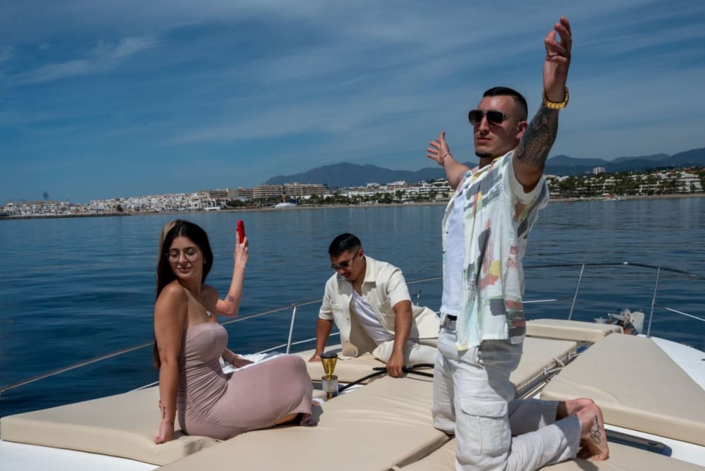 Marbella de día: 4 horas de diversión en aguas abiertas