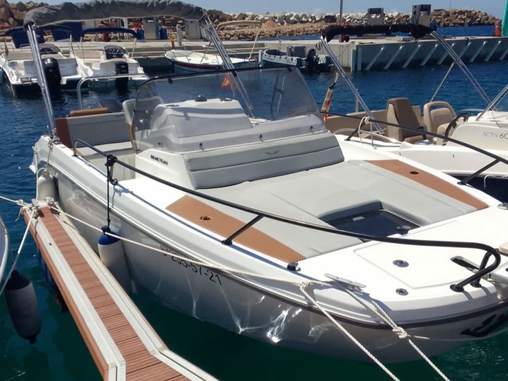 Naviguer, pêcher, savourer&nbsp;: une aventure en mer d'une journée