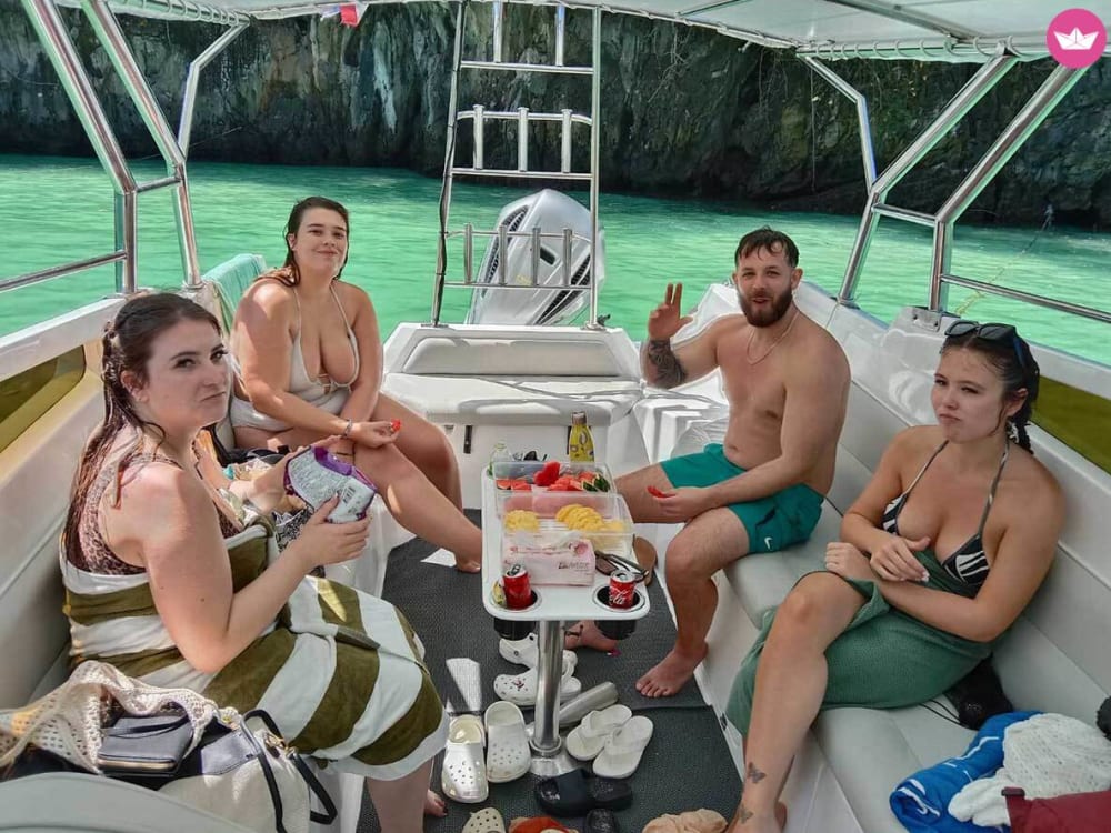 Avventura definitiva tra le isole: tour di un giorno in motoscafo