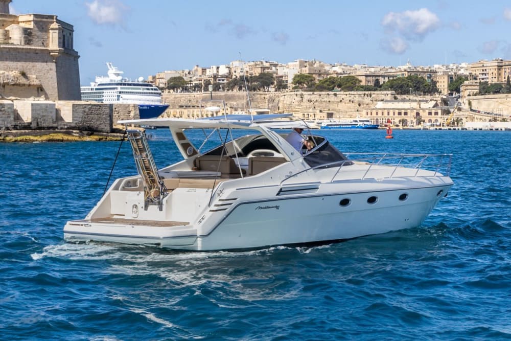 Maravillas costeras de Malta: Experiencia exclusiva de día completo en barco a motor