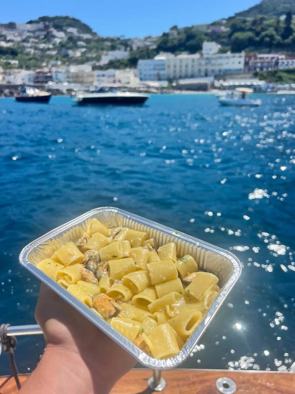 Capri: Tour Esclusivo in Gozzo tra Mare e Meraviglie