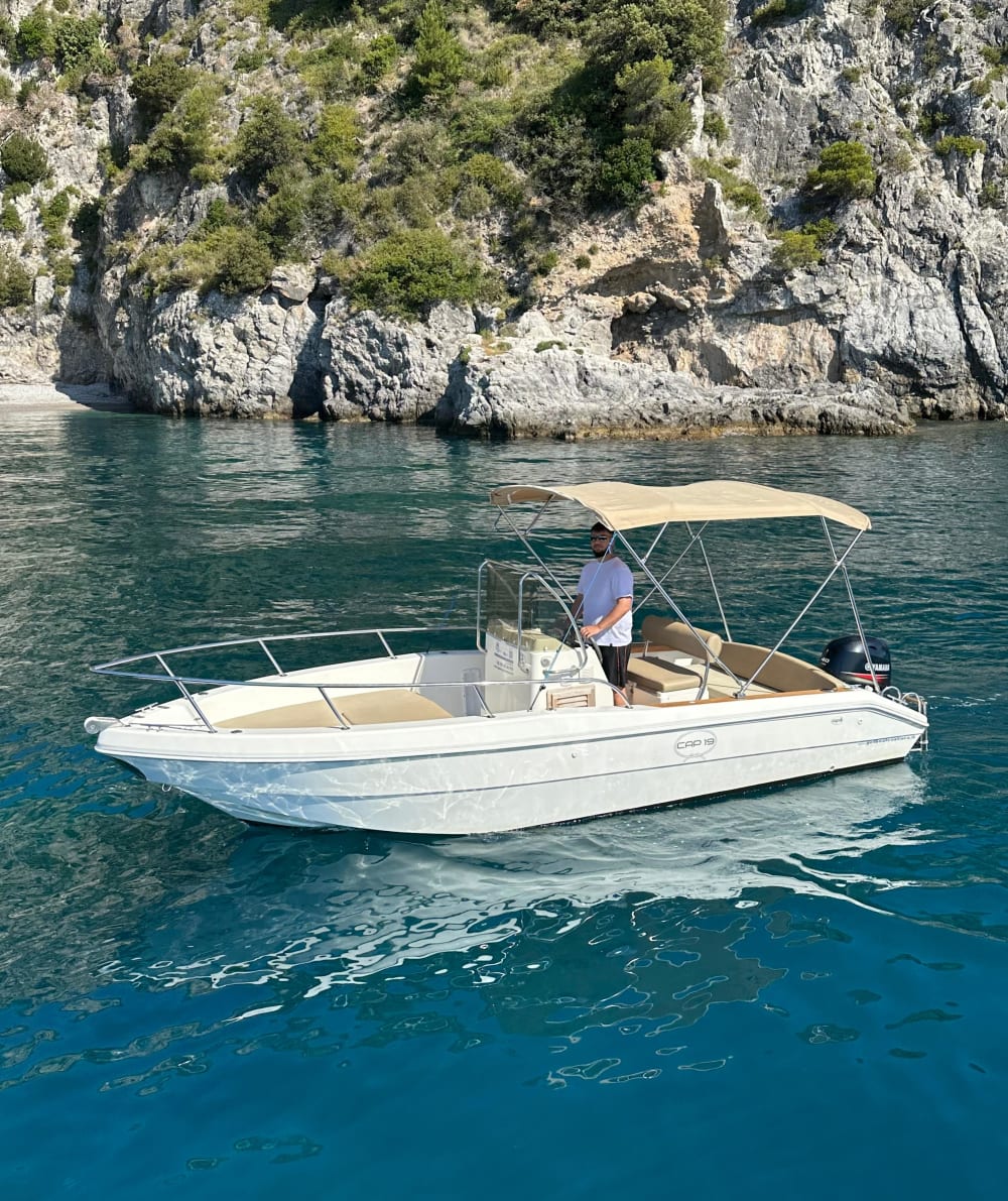Crucero de 4 horas por la costa de Amalfi desde MAIORI