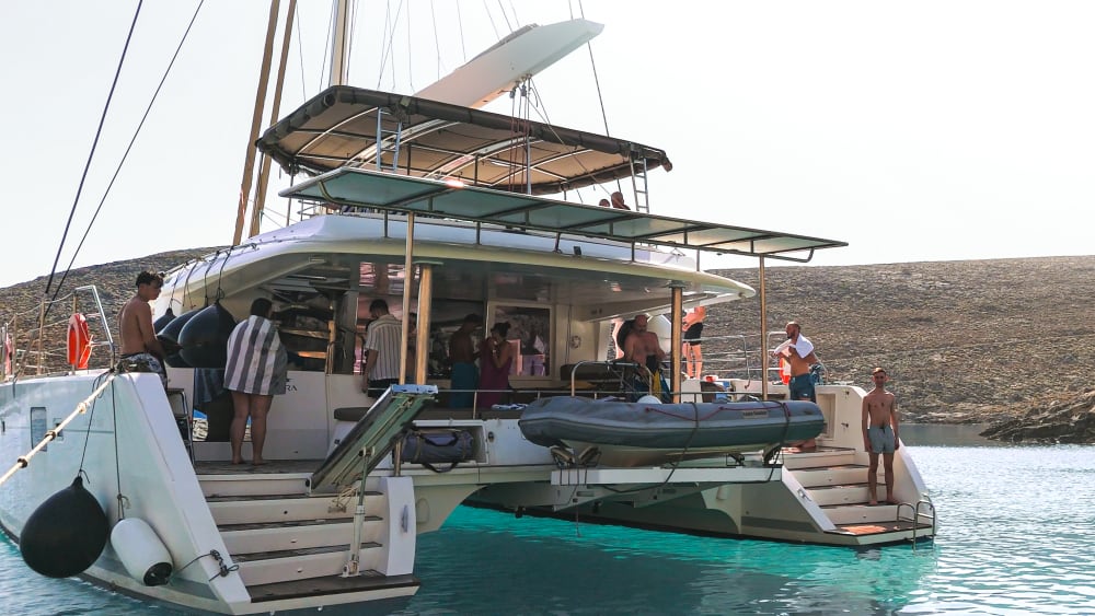 LUXUS-KATAMARAN-KREUZFAHRT ZUR INSEL DIA