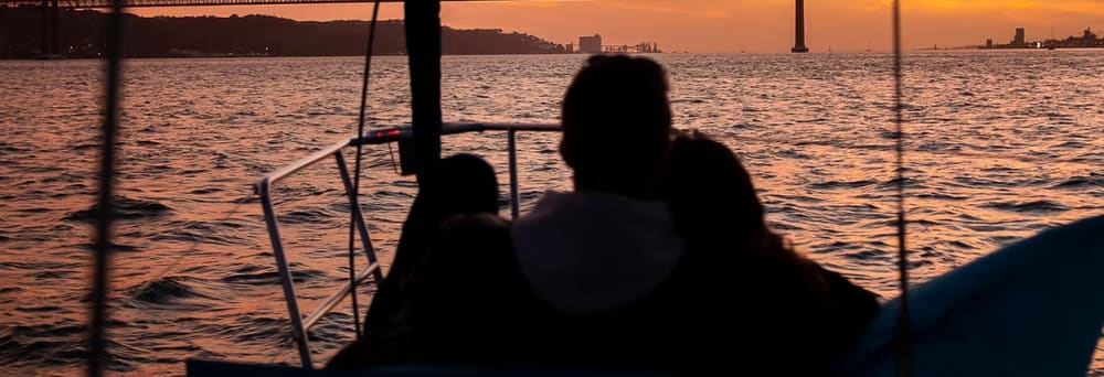 2-hour catamaran cruise in Lisbon – Morning or Sunset Sailing Experience