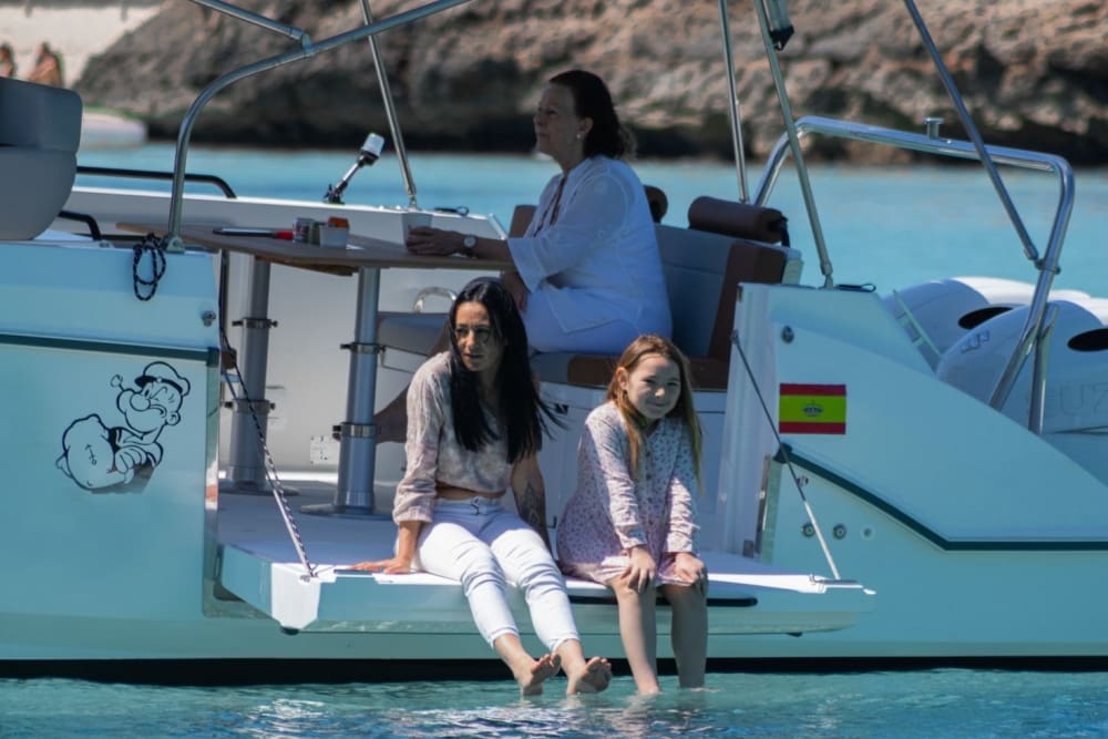 Navega, nada y paella: crucero exclusivo de medio día en Mallorca