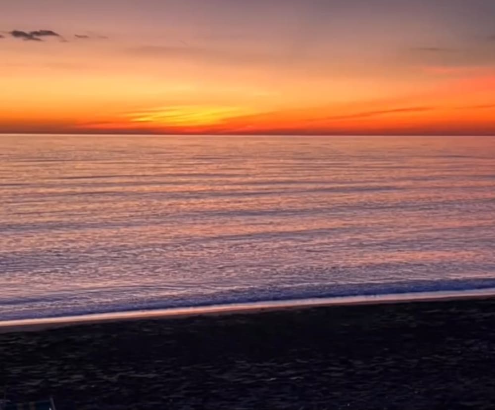 Sunset in San Teodoro: Exclusive cruise between sky and sea