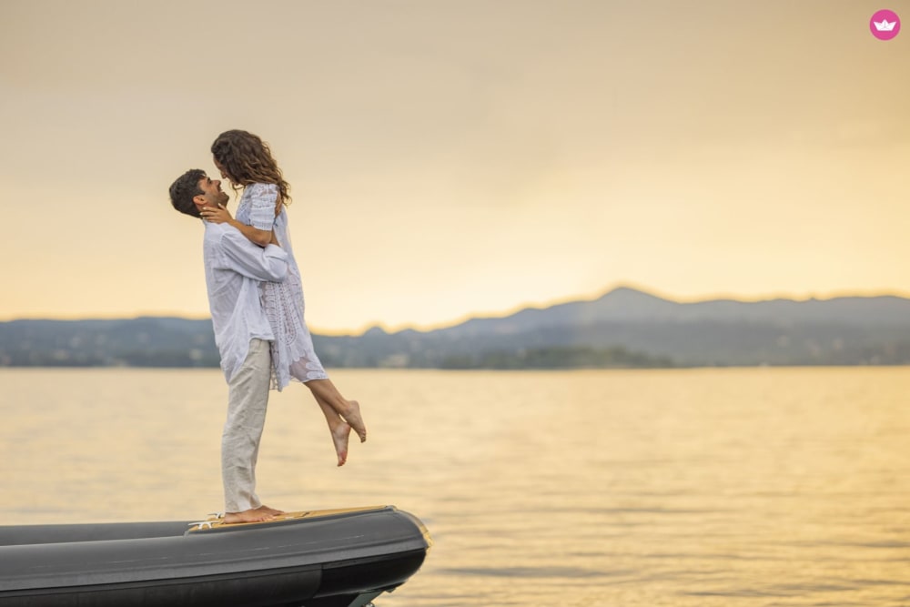 Segeln Sie in den Sonnenuntergang: Eine romantische Abendkreuzfahrt auf Korfu